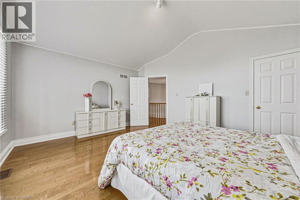 90 Fairington Crescent, Hamilton, ON