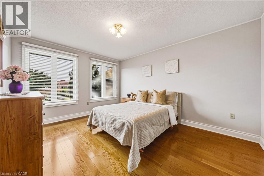 90 Fairington Crescent, Hamilton, ON