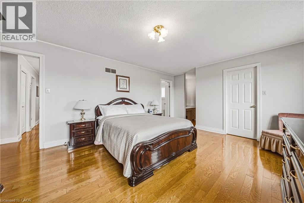 90 Fairington Crescent, Hamilton, ON