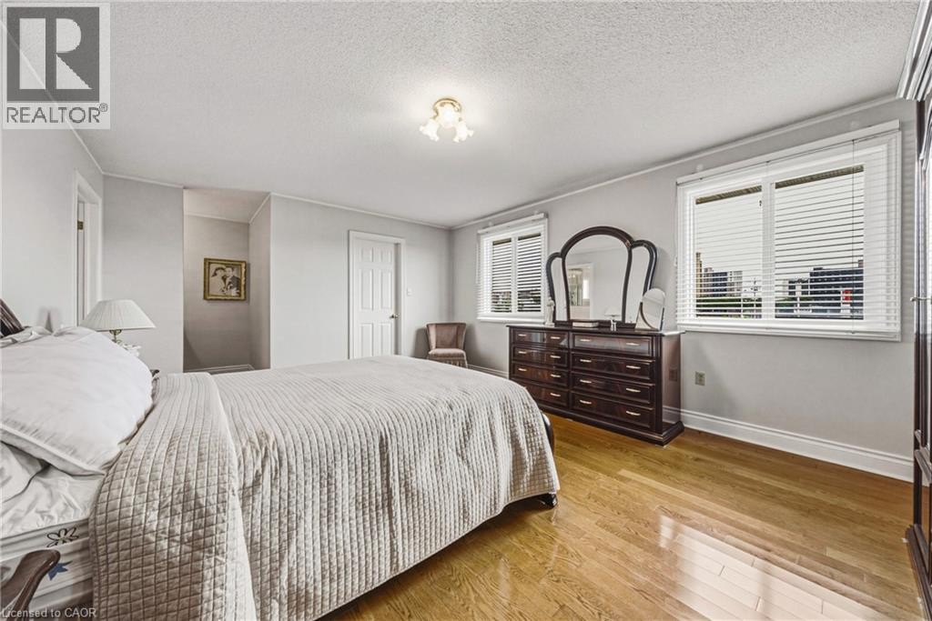 90 Fairington Crescent, Hamilton, ON