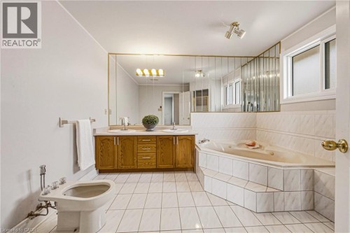 90 Fairington Crescent, Hamilton, ON 