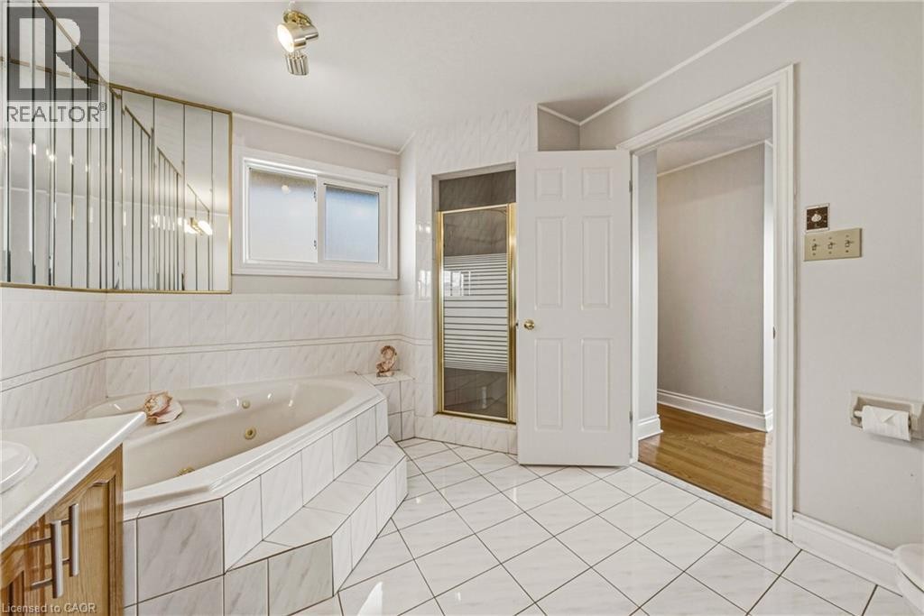 90 Fairington Crescent, Hamilton, ON