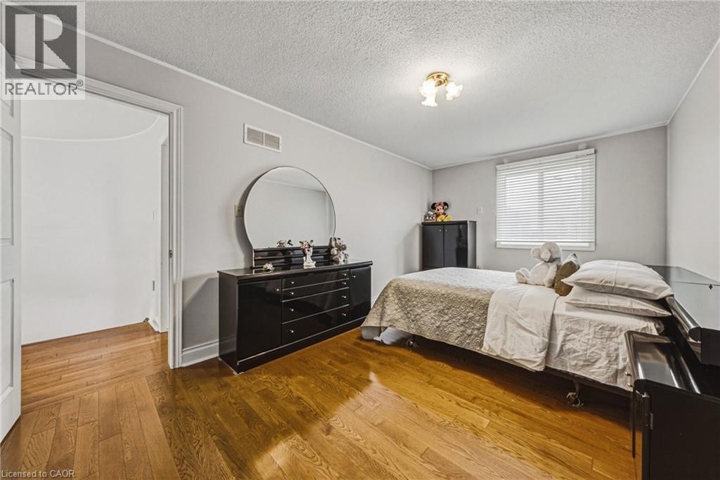90 Fairington Crescent, Hamilton, ON