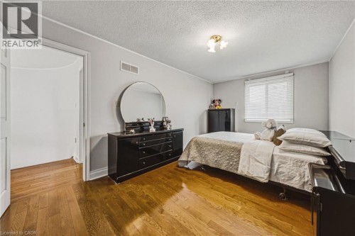 90 Fairington Crescent, Hamilton, ON 