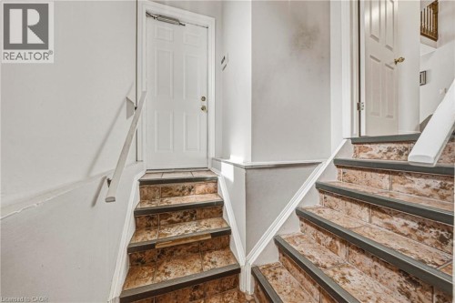 90 Fairington Crescent, Hamilton, ON 