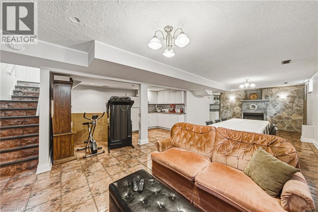 90 Fairington Crescent, Hamilton, ON