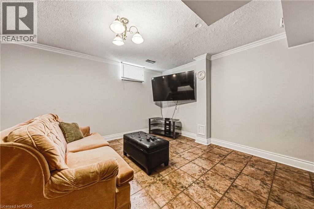90 Fairington Crescent, Hamilton, ON