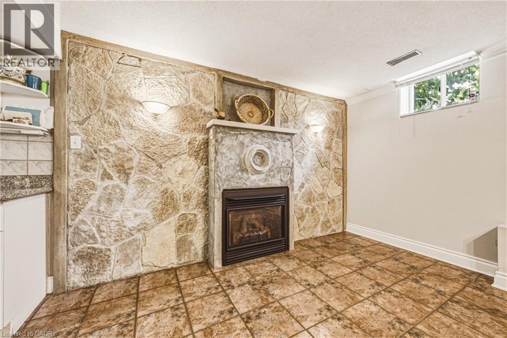 90 Fairington Crescent, Hamilton, ON