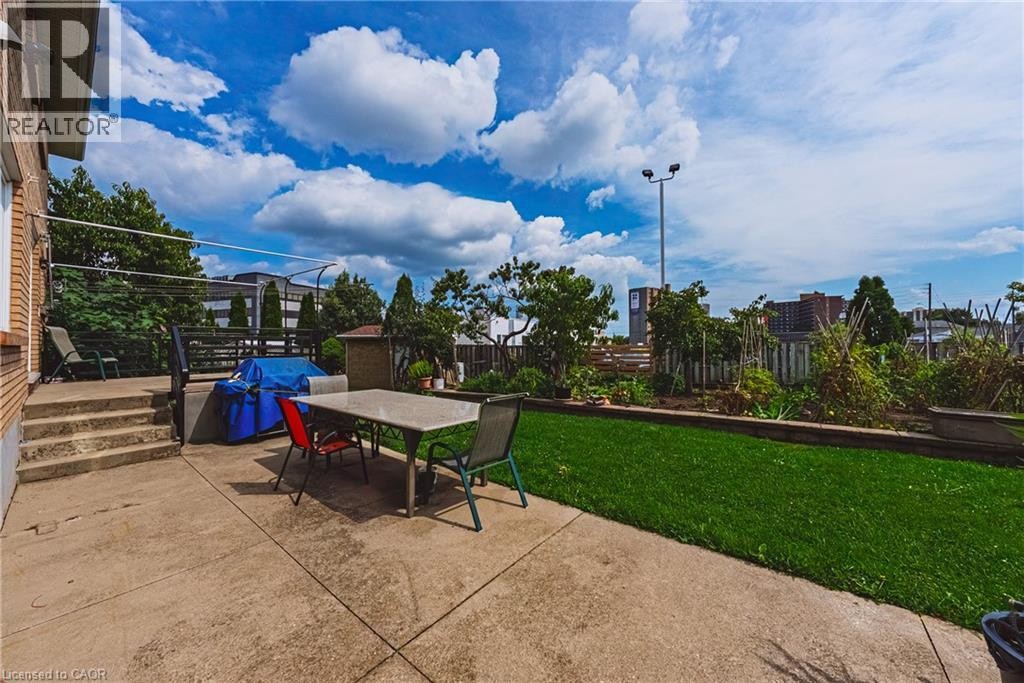 90 Fairington Crescent, Hamilton, ON
