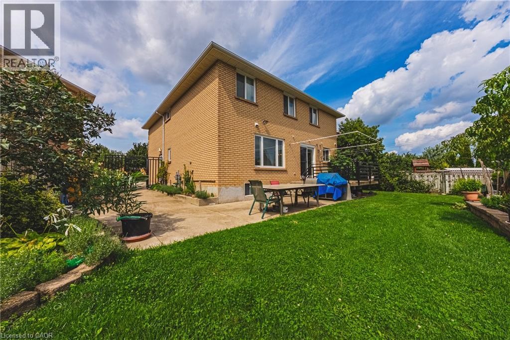 90 Fairington Crescent, Hamilton, ON