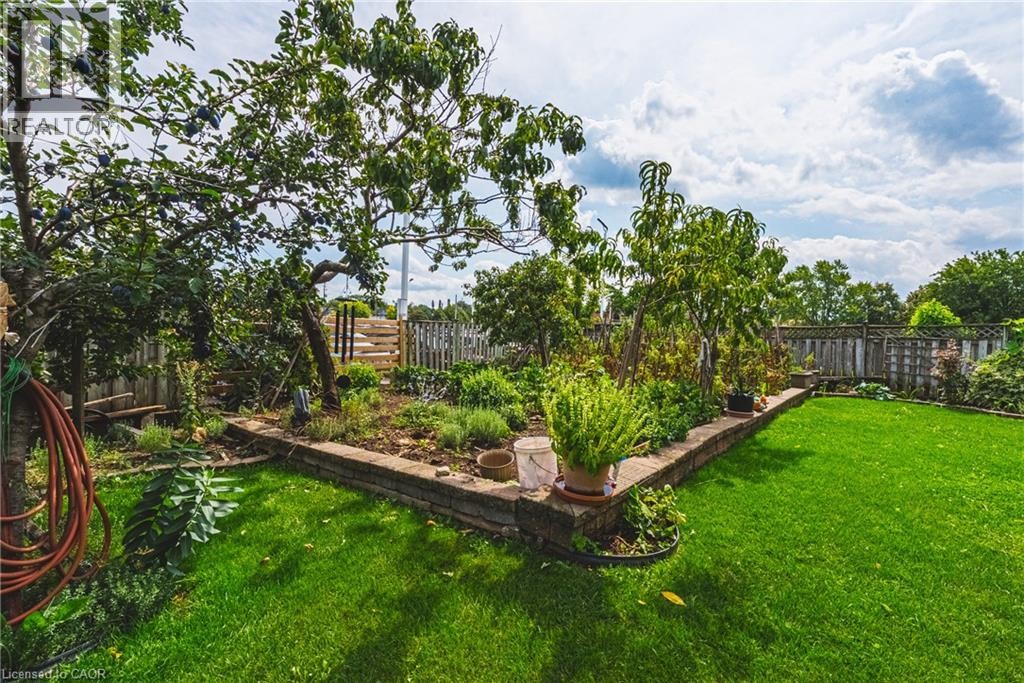 90 Fairington Crescent, Hamilton, ON