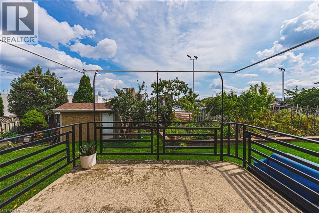 90 Fairington Crescent, Hamilton, ON