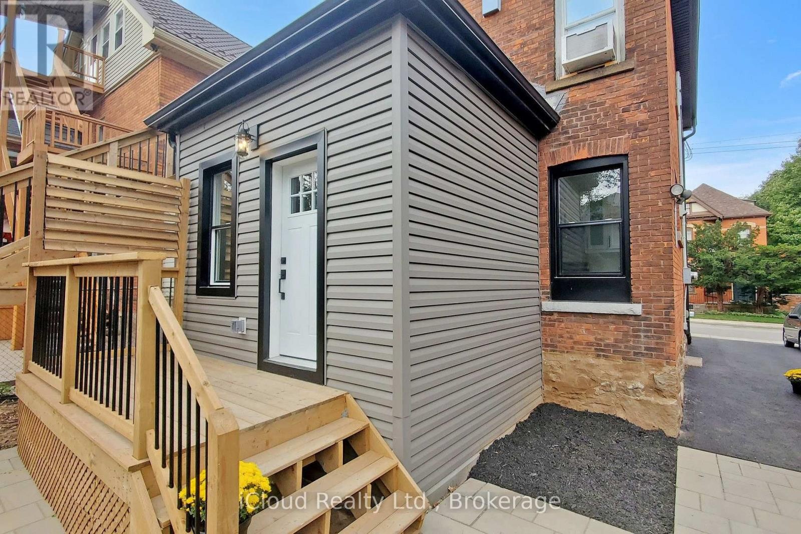 75 Ontario Avenue, Hamilton, ON