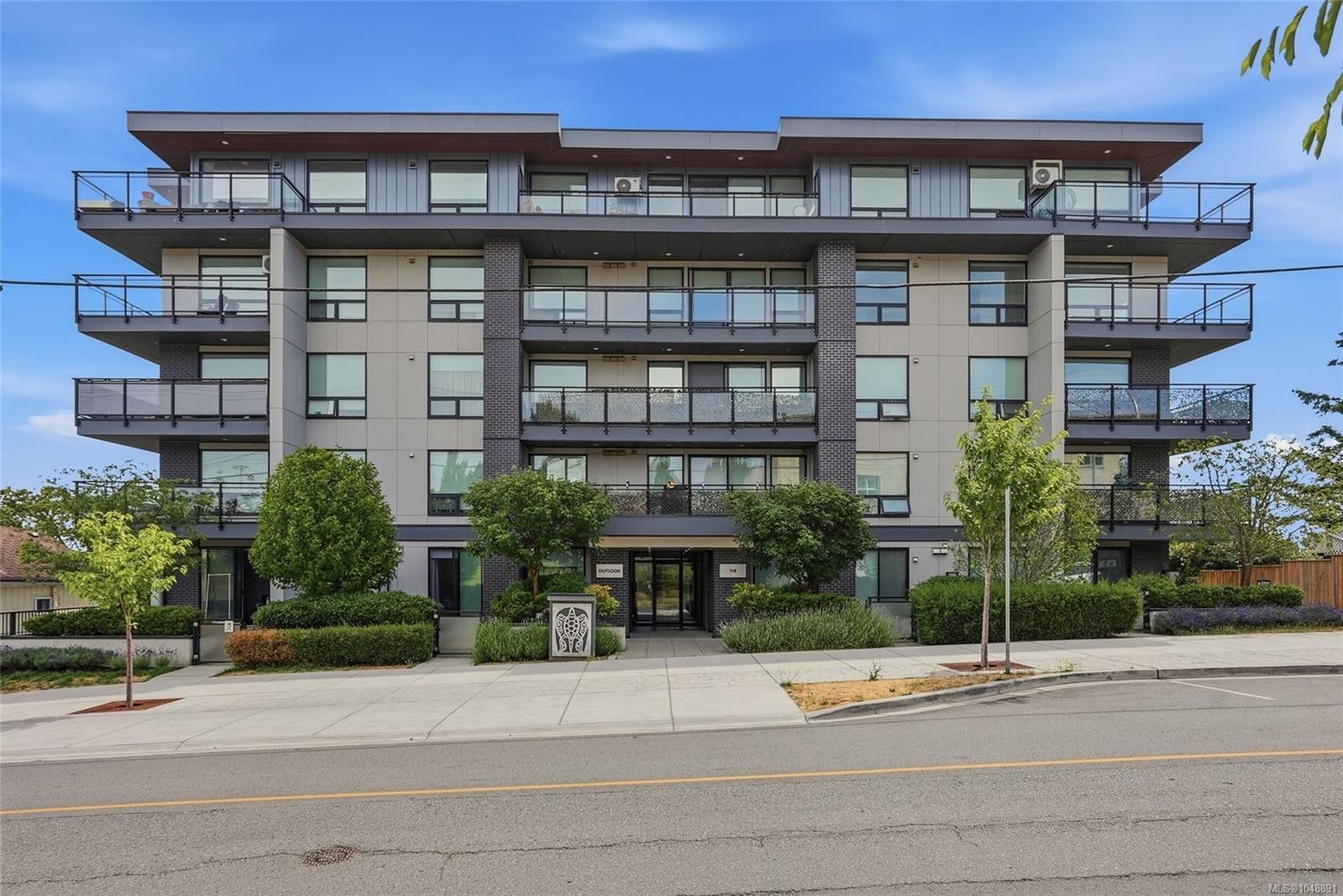 #104-119 Haliburton St, Nanaimo, BC