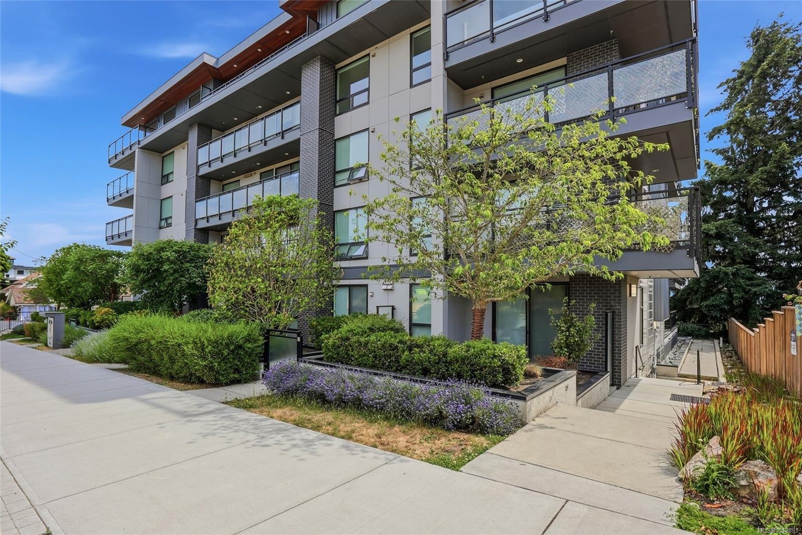 #104-119 Haliburton St, Nanaimo, BC