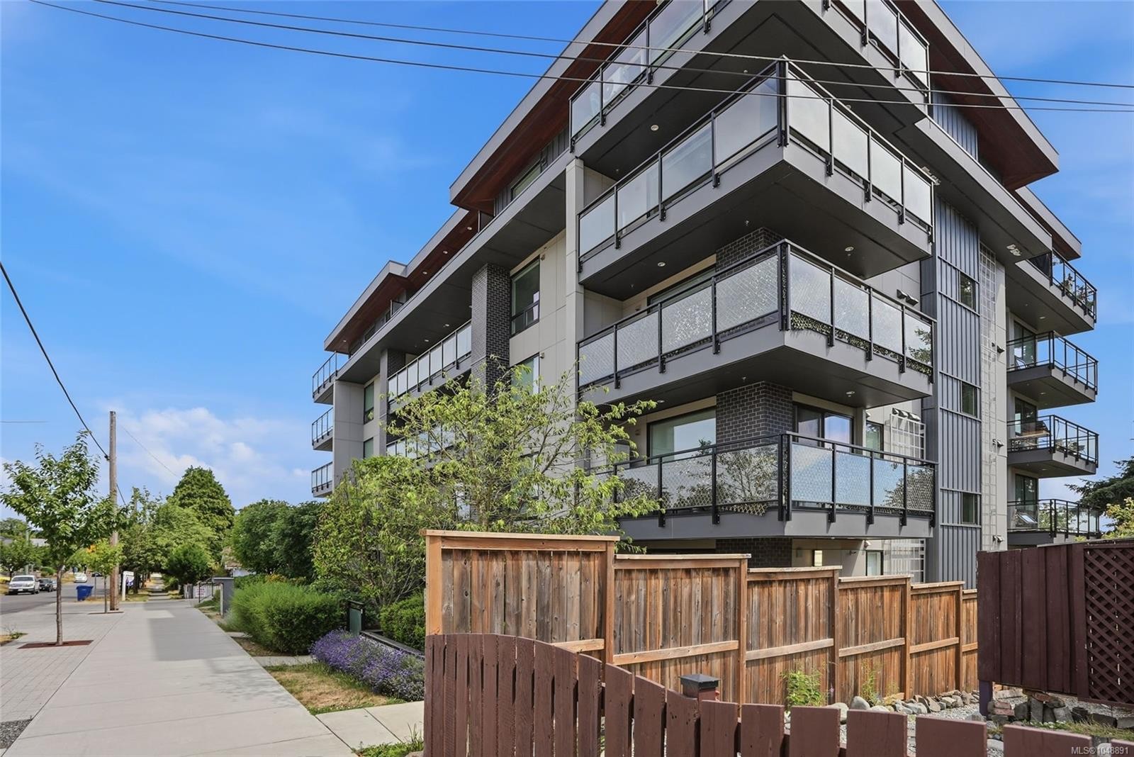 #104-119 Haliburton St, Nanaimo, BC