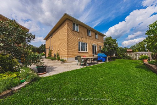 90 Fairington Crescent, Hamilton, ON 