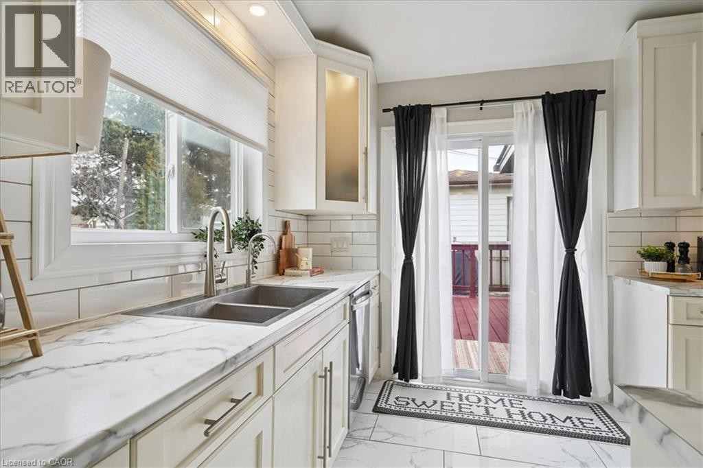 32 Allan Avenue, Hamilton, ON