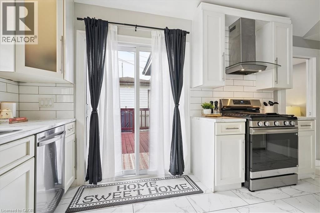 32 Allan Avenue, Hamilton, ON
