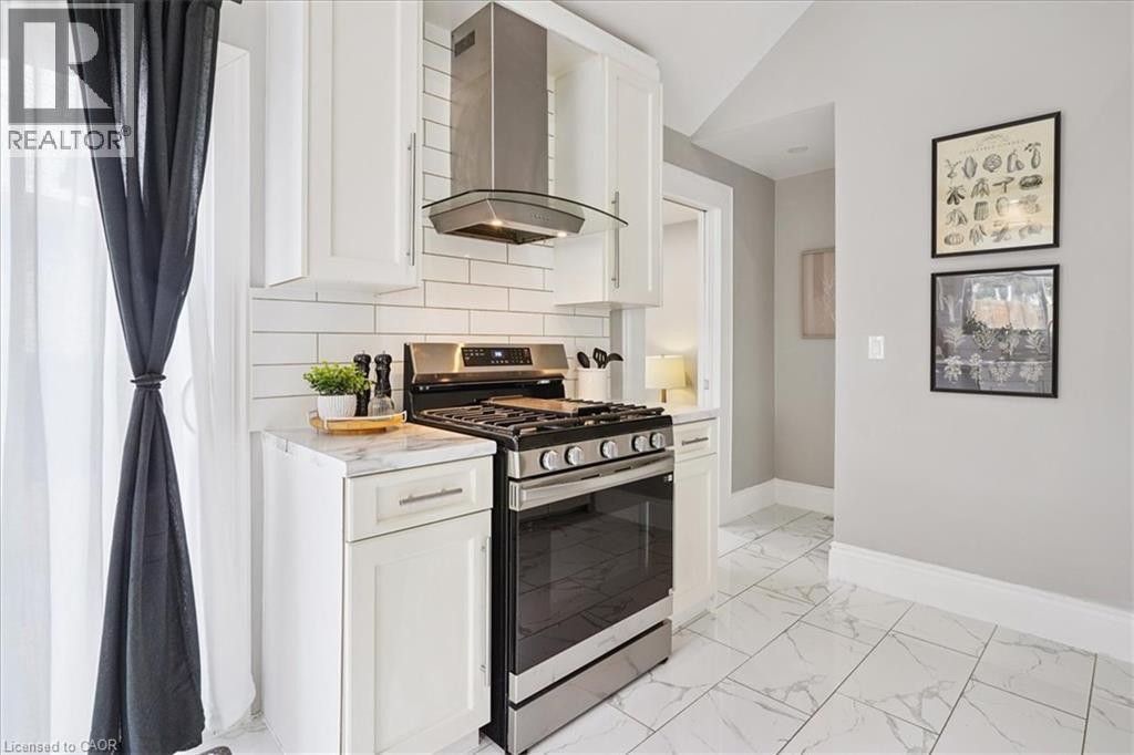 32 Allan Avenue, Hamilton, ON
