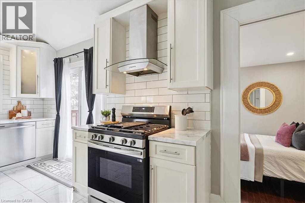 32 Allan Avenue, Hamilton, ON