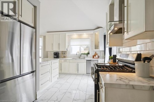 32 Allan Avenue, Hamilton, ON 