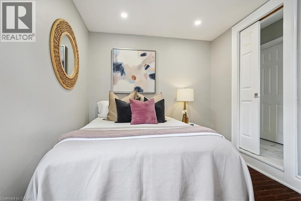 32 Allan Avenue, Hamilton, ON