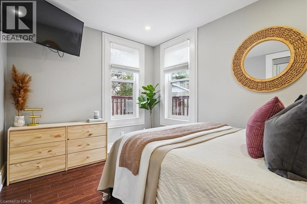 32 Allan Avenue, Hamilton, ON