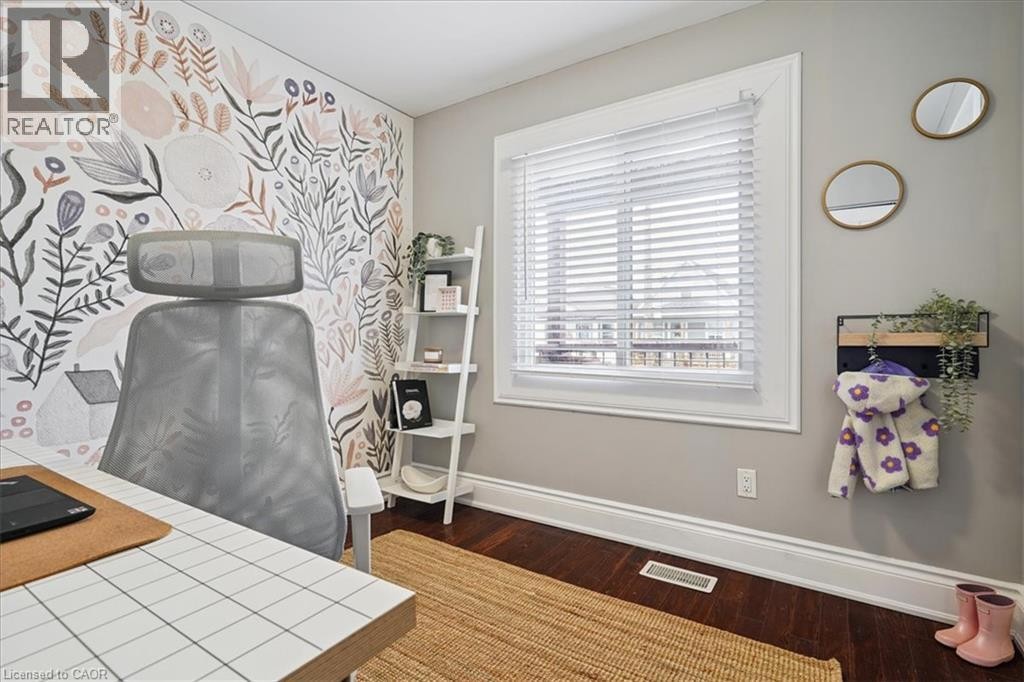 32 Allan Avenue, Hamilton, ON