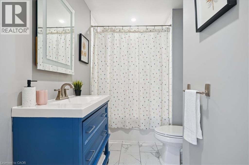 32 Allan Avenue, Hamilton, ON