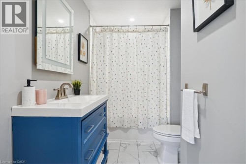 32 Allan Avenue, Hamilton, ON 