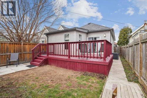 32 Allan Avenue, Hamilton, ON 