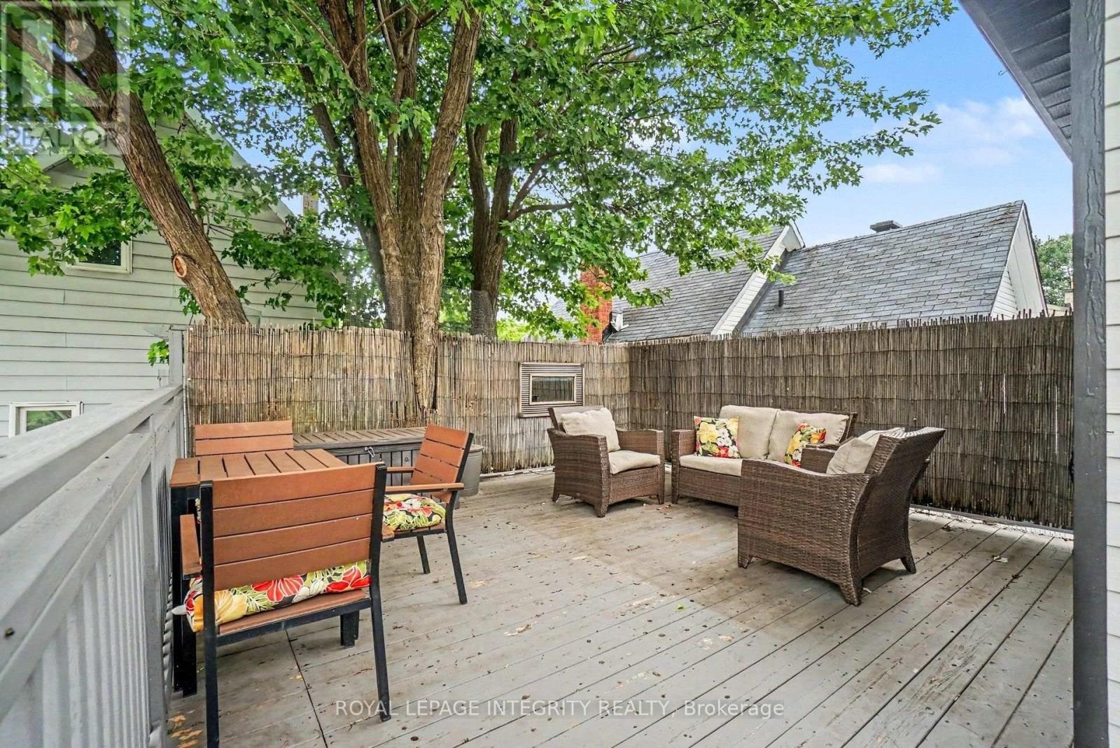Upper deck for entertaining - 9 Holmwood Avenue, Ottawa, ON