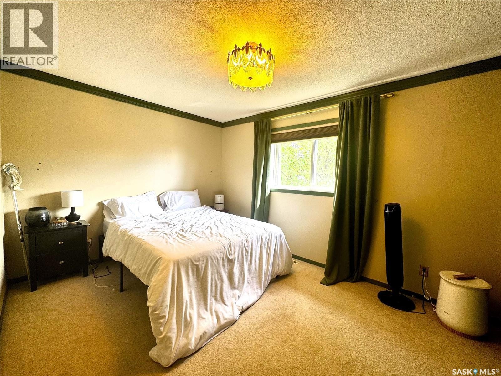 518 6Th Avenue Nw, Swift Current, SK