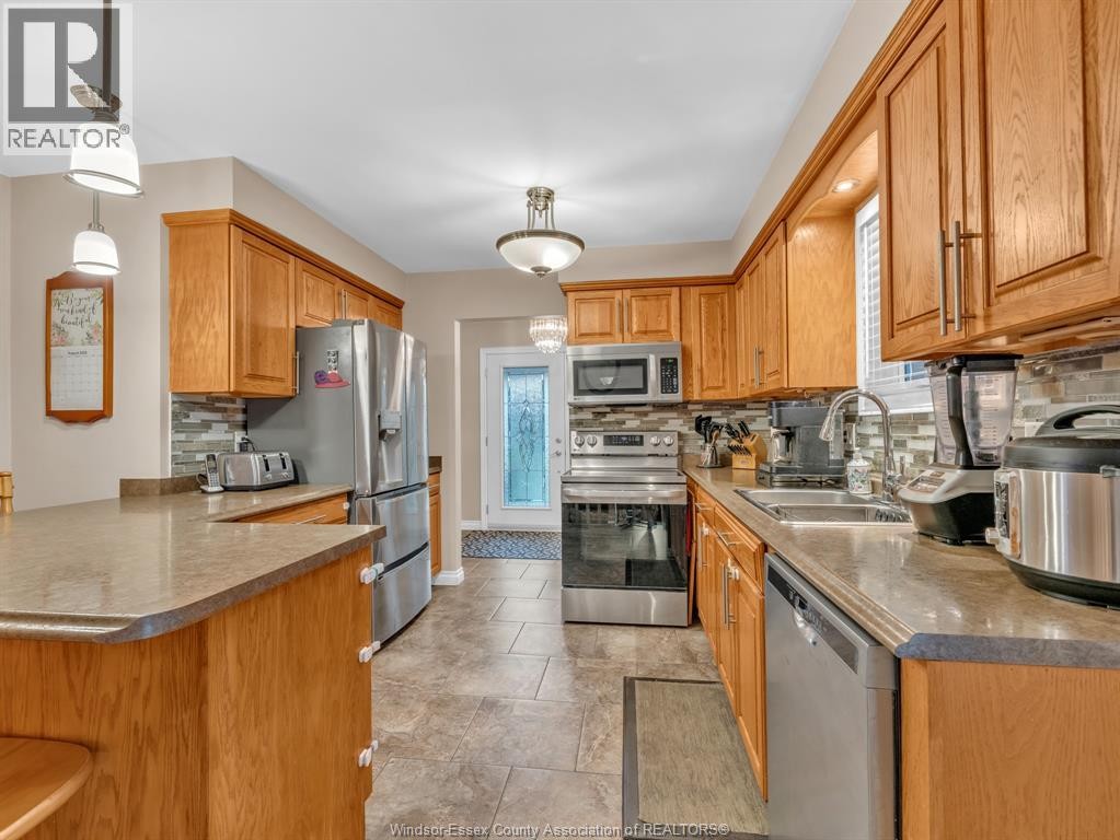 9975 Holly Crescent, Windsor, ON