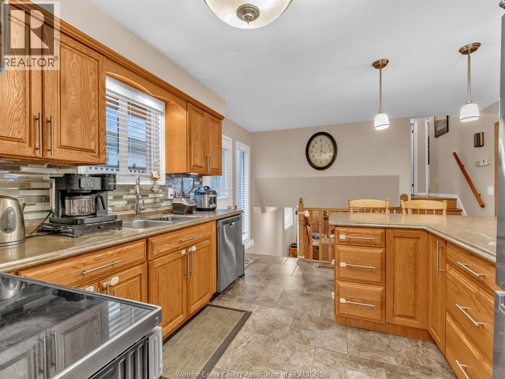 9975 Holly Crescent, Windsor, ON