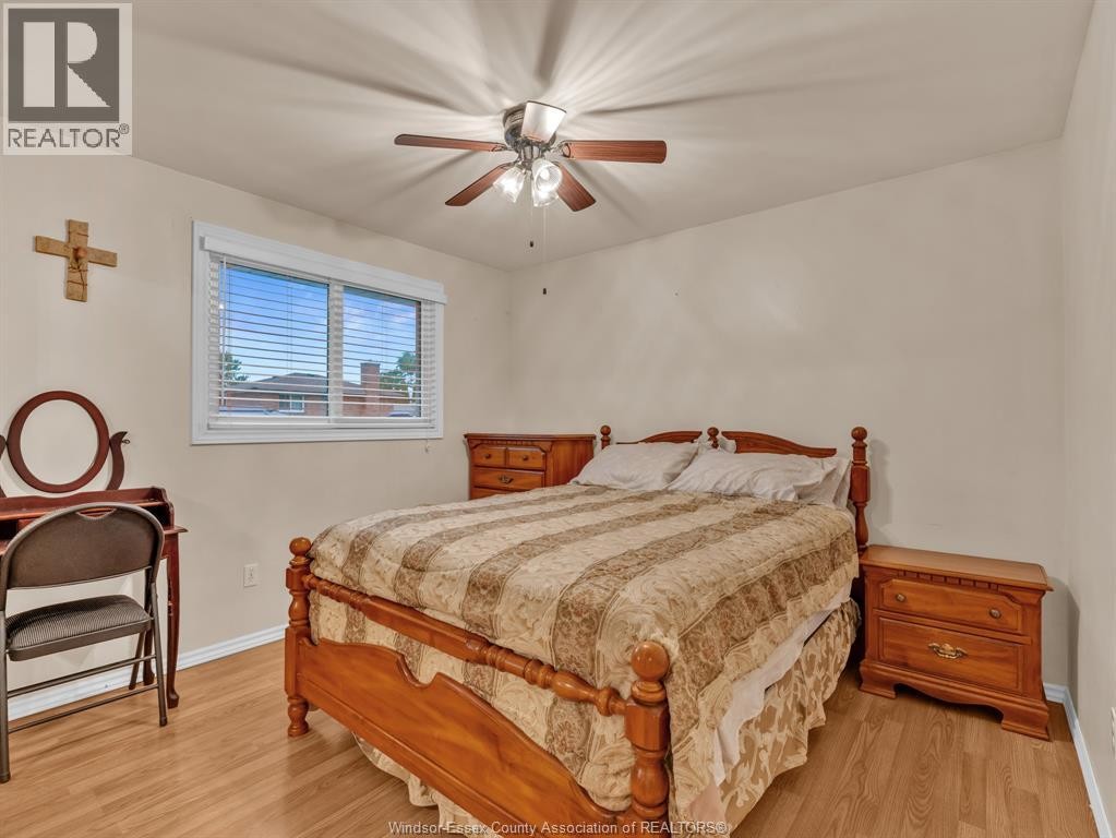 9975 Holly Crescent, Windsor, ON