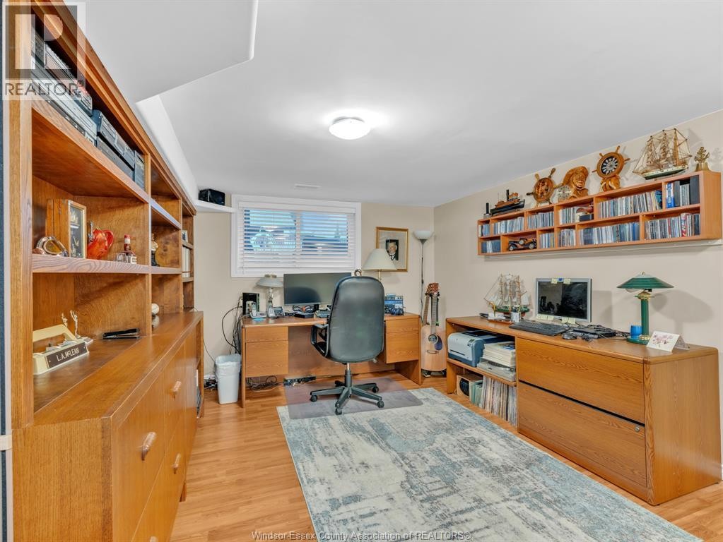 9975 Holly Crescent, Windsor, ON