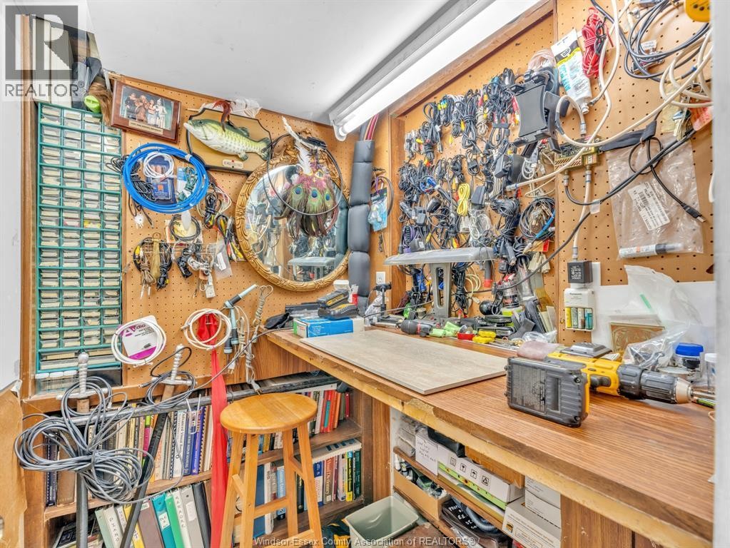 9975 Holly Crescent, Windsor, ON