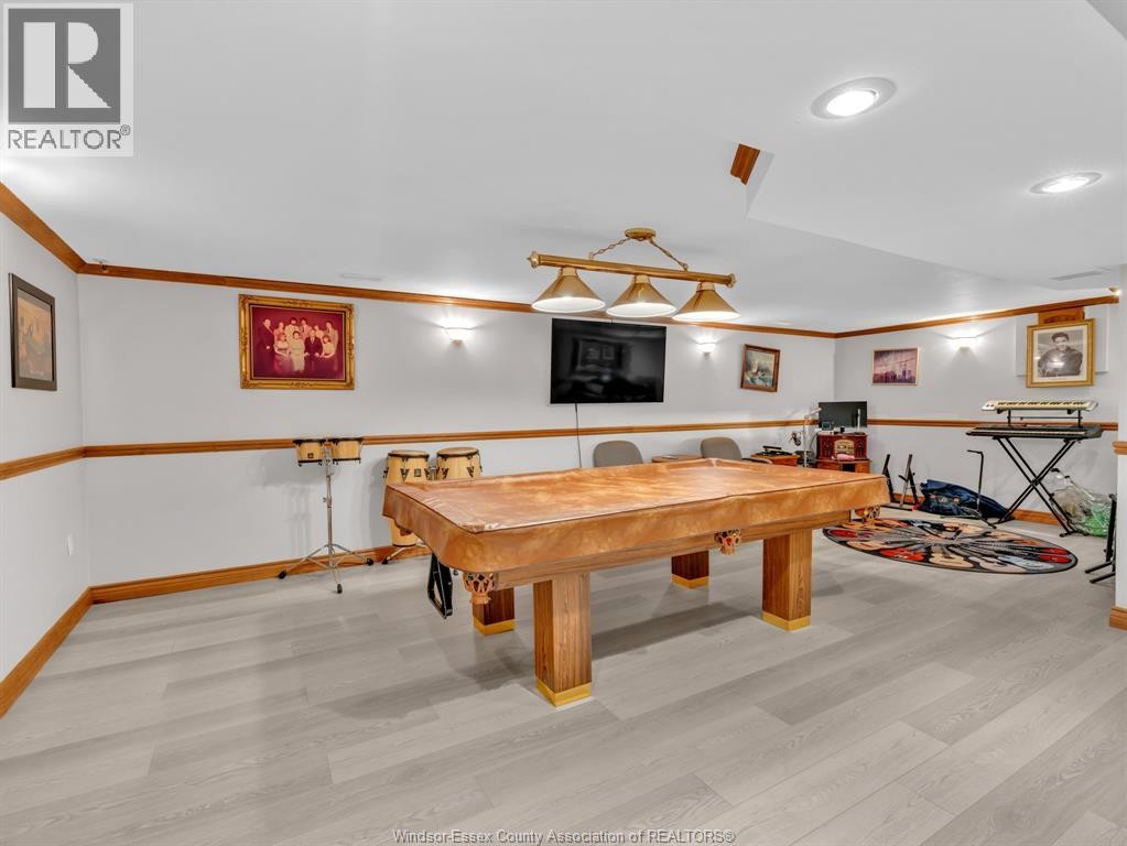 9975 Holly Crescent, Windsor, ON