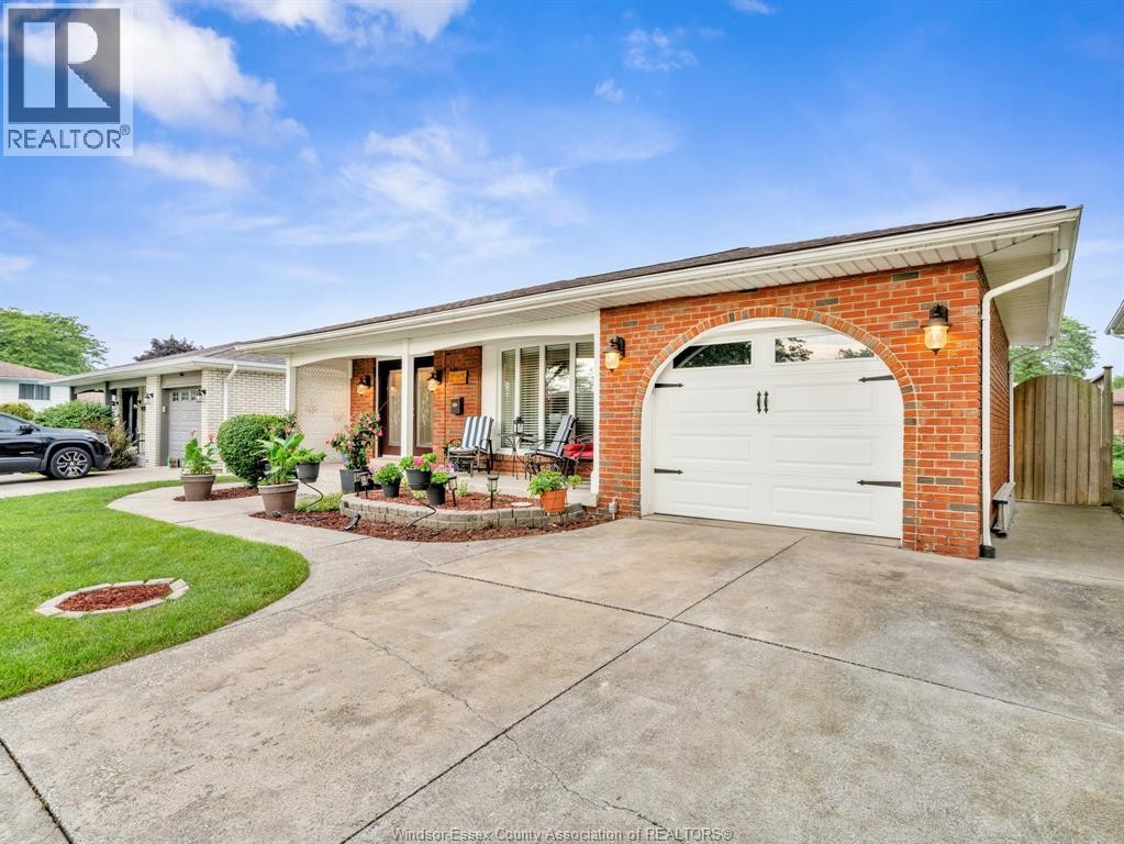 9975 Holly Crescent, Windsor, ON