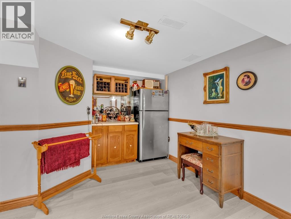 9975 Holly Crescent, Windsor, ON
