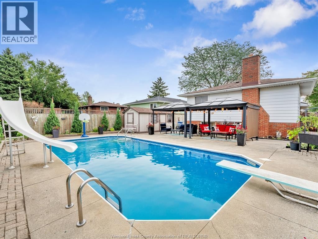 9975 Holly Crescent, Windsor, ON