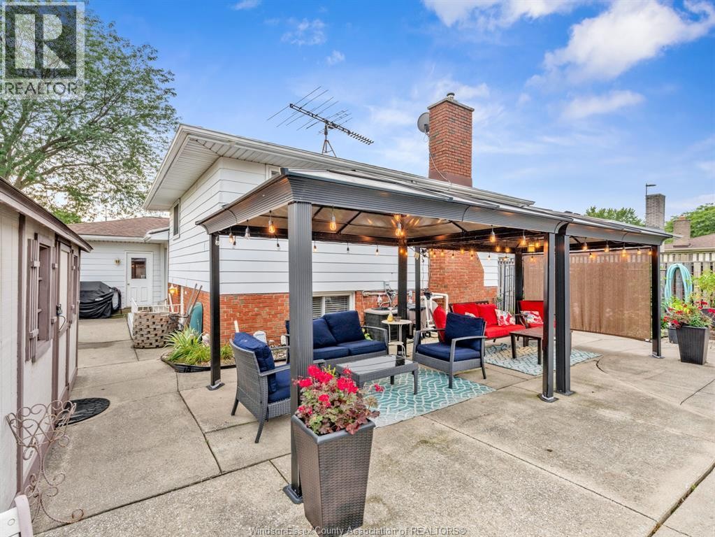 9975 Holly Crescent, Windsor, ON