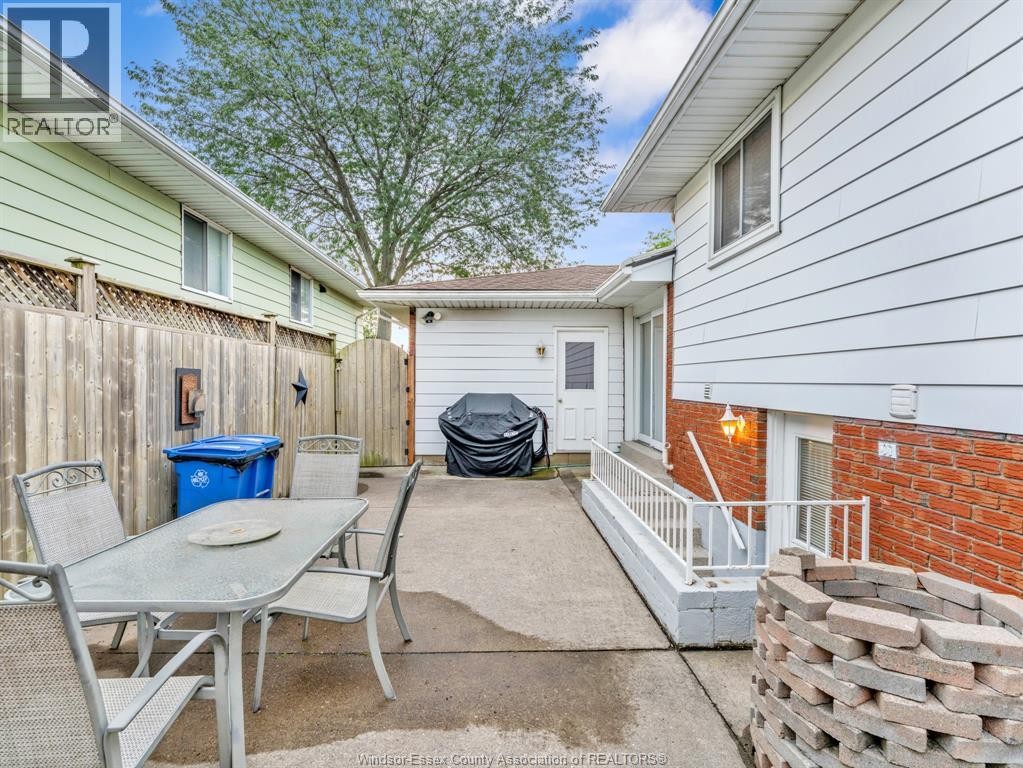 9975 Holly Crescent, Windsor, ON