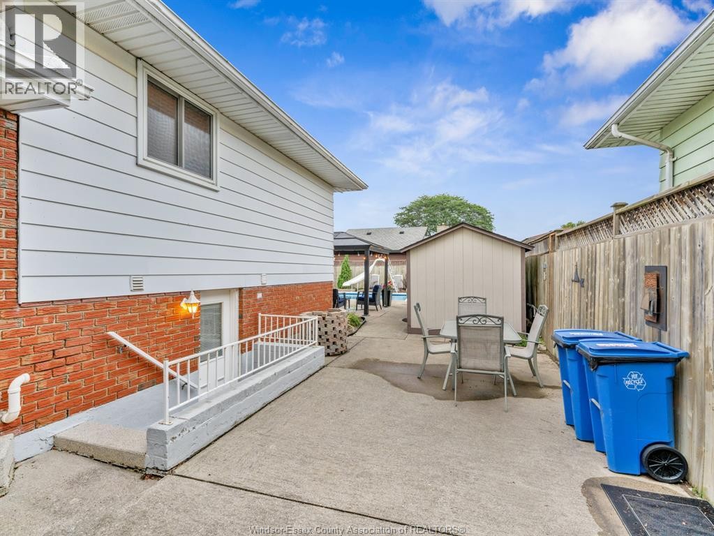 9975 Holly Crescent, Windsor, ON
