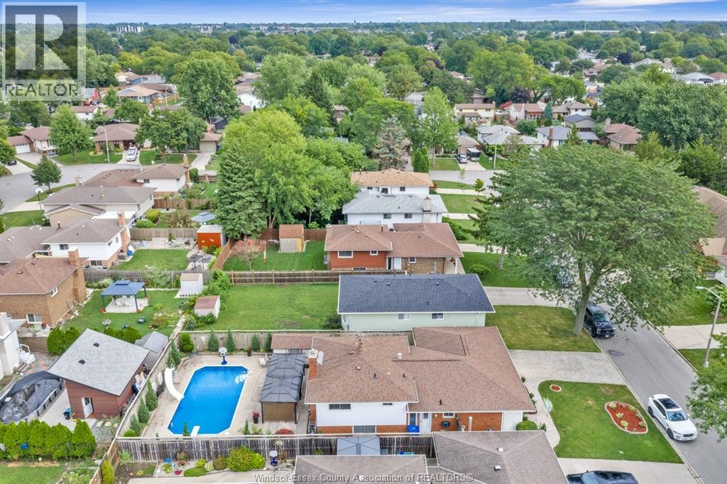 9975 Holly Crescent, Windsor, ON