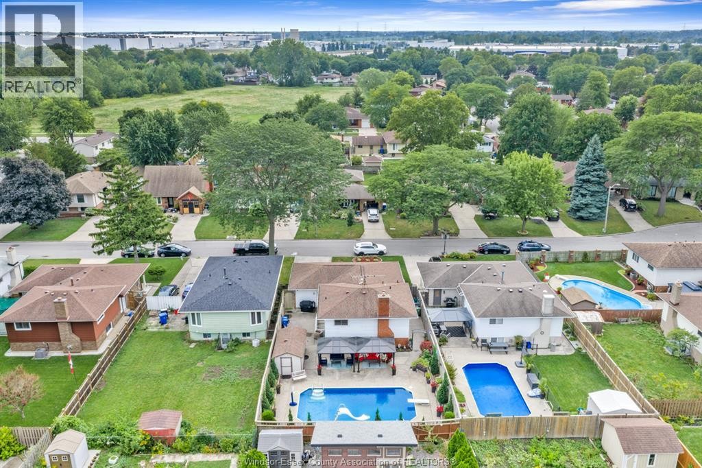 9975 Holly Crescent, Windsor, ON