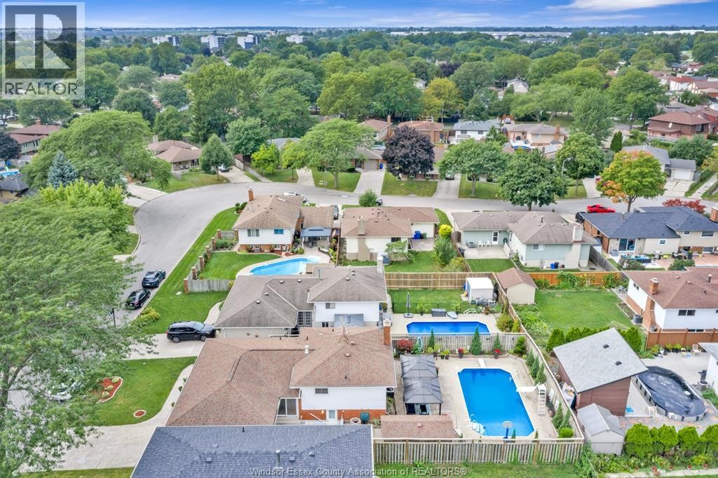 9975 Holly Crescent, Windsor, ON