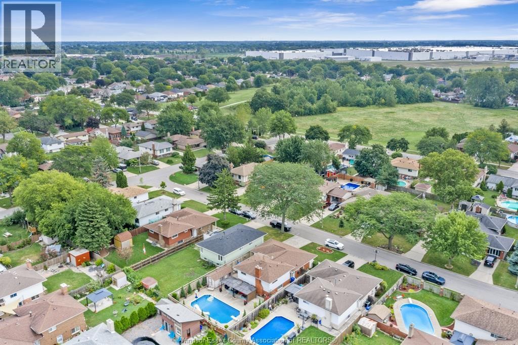 9975 Holly Crescent, Windsor, ON